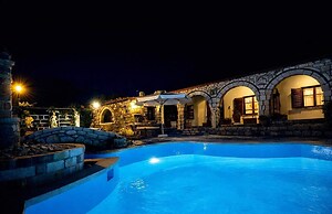 Saltos Apartment 1 - Serene Pool Garden Escape