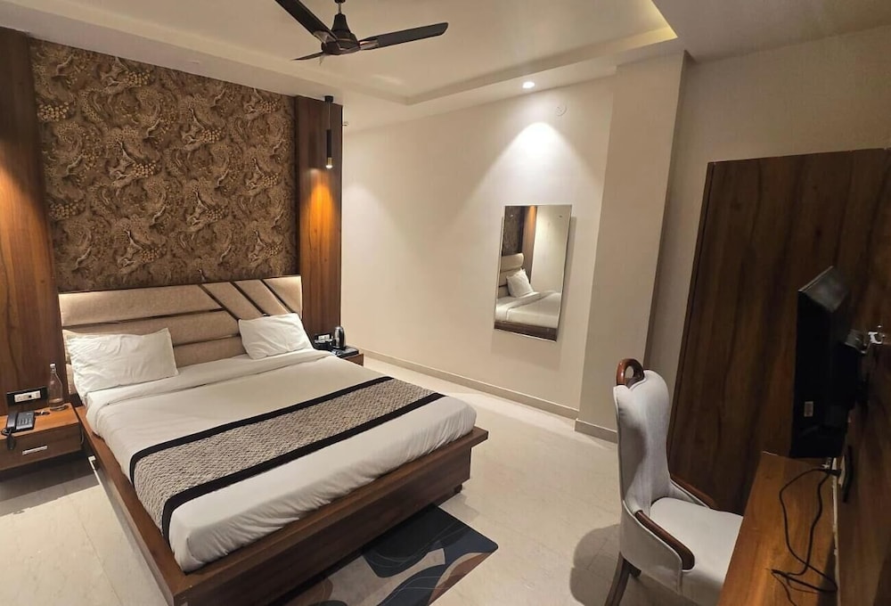 The Monark Inn