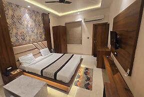 The Monark Inn