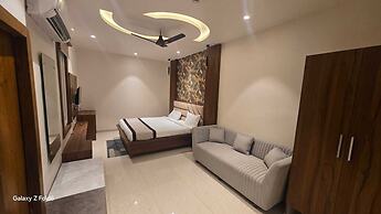 The Monark Inn