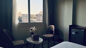 View Holy Pyramid Inn