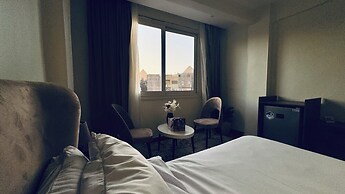 View Holy Pyramid Inn