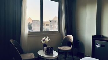 View Holy Pyramid Inn