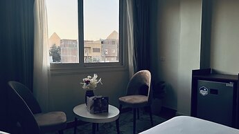 View Holy Pyramid Inn