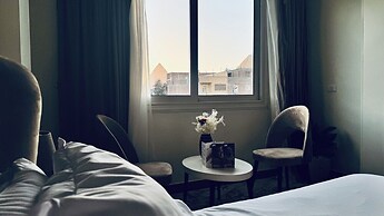 View Holy Pyramid Inn