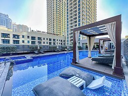 Sky-High Marina Chic