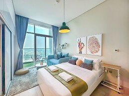 Minimal Studio in Marina