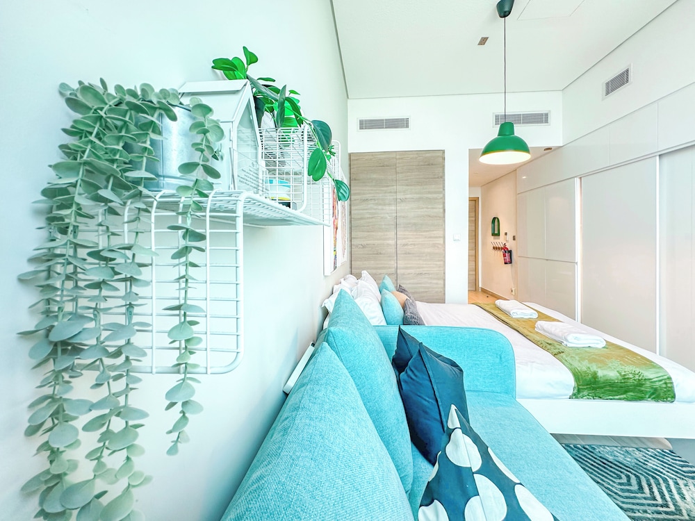 Minimal Studio in Marina