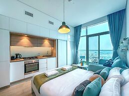 Minimal Studio in Marina