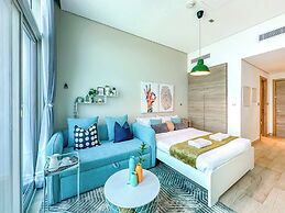 Minimal Studio in Marina