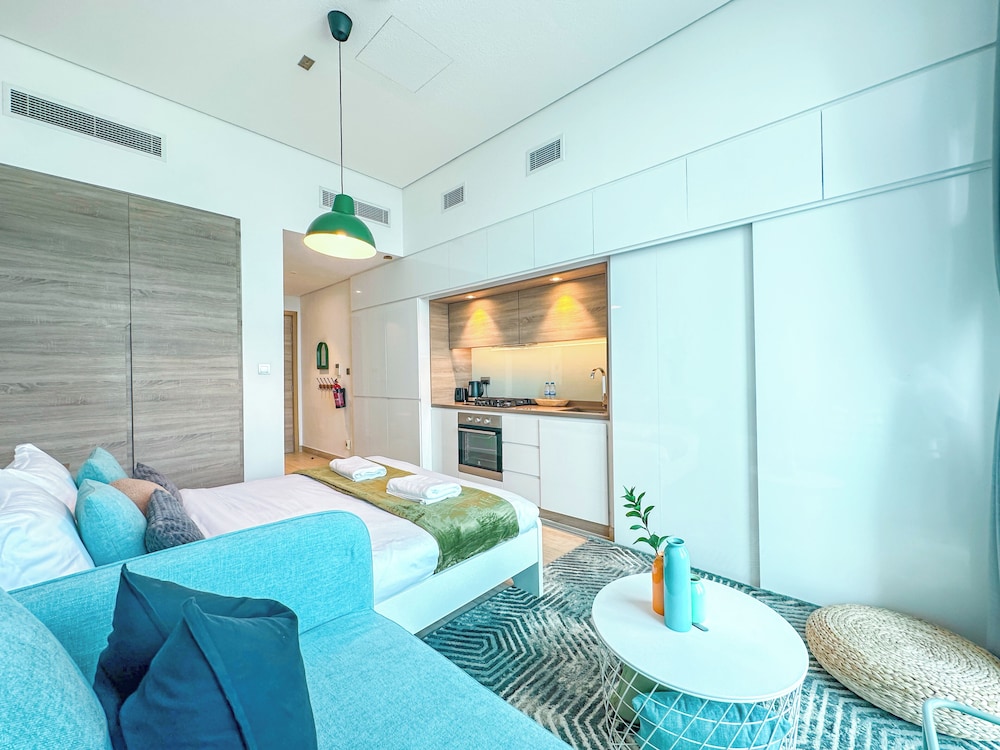 Minimal Studio in Marina