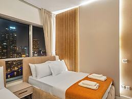 Luxury Waterfront View with Ain Dubai