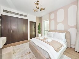 Luxury Waterfront View with Ain Dubai