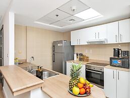 Luxury Waterfront View with Ain Dubai