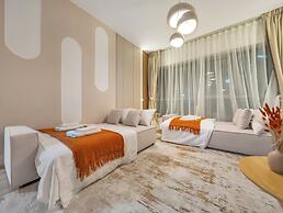 Luxury Waterfront View with Ain Dubai