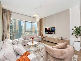 Luxury Waterfront View with Ain Dubai