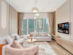 Luxury Waterfront View with Ain Dubai