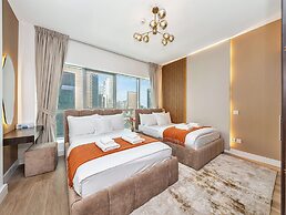 Luxury Waterfront View with Ain Dubai