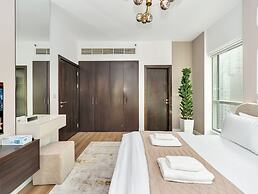 Luxury Waterfront View with Ain Dubai