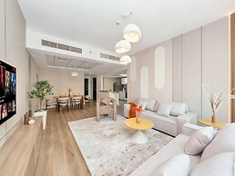 Luxury Waterfront View with Ain Dubai
