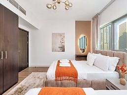 Luxury Waterfront View with Ain Dubai