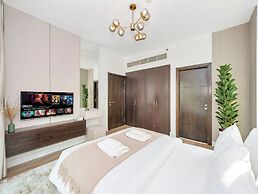 Luxury Waterfront View with Ain Dubai