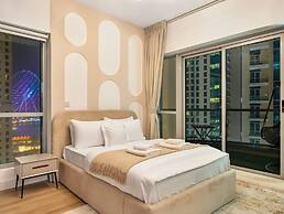 Luxury Waterfront View with Ain Dubai