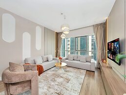 Luxury Waterfront View with Ain Dubai