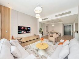 Luxury Waterfront View with Ain Dubai