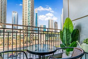 Luxury Studio Retreat with Balcony