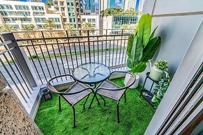 Luxury Studio Retreat with Balcony