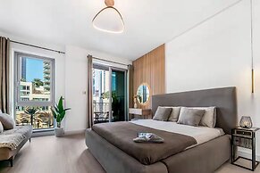 Luxury Studio Retreat with Balcony