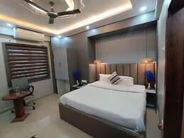 Stayvilla Royal