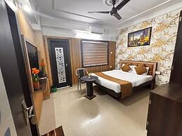 Stayvilla Royal