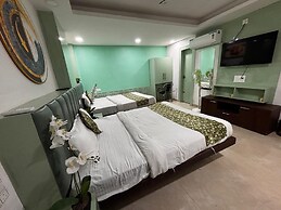 Stayvilla Royal