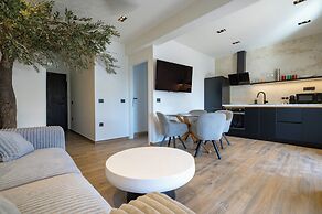 Glyfada Lux Olive Suites - Aura & Glow