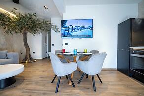 Glyfada Lux Olive Suites - Aura & Glow