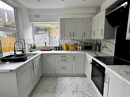 Central 4 bed Home in Ecclesall Near Peaks