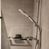Deluxe 2BR apt Excellent Location Cityviews & Pool