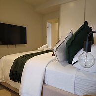 Deluxe 2BR apt Excellent Location Cityviews & Pool