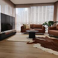 Deluxe 2BR apt Excellent Location Cityviews & Pool