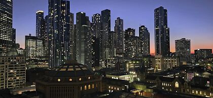 Deluxe 2BR apt Excellent Location Cityviews & Pool