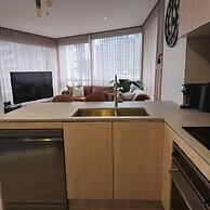Deluxe 2BR apt Excellent Location Cityviews & Pool