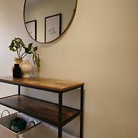 Deluxe 2BR apt Excellent Location Cityviews & Pool