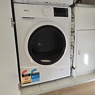 Deluxe 2BR apt Excellent Location Cityviews & Pool