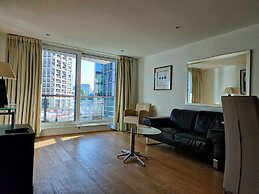 Central London Riverside Apartment