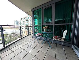 Central London Riverside Apartment