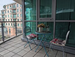Central London Riverside Apartment
