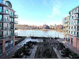 Central London Riverside Apartment