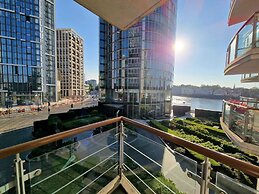 Central London Riverside Apartment